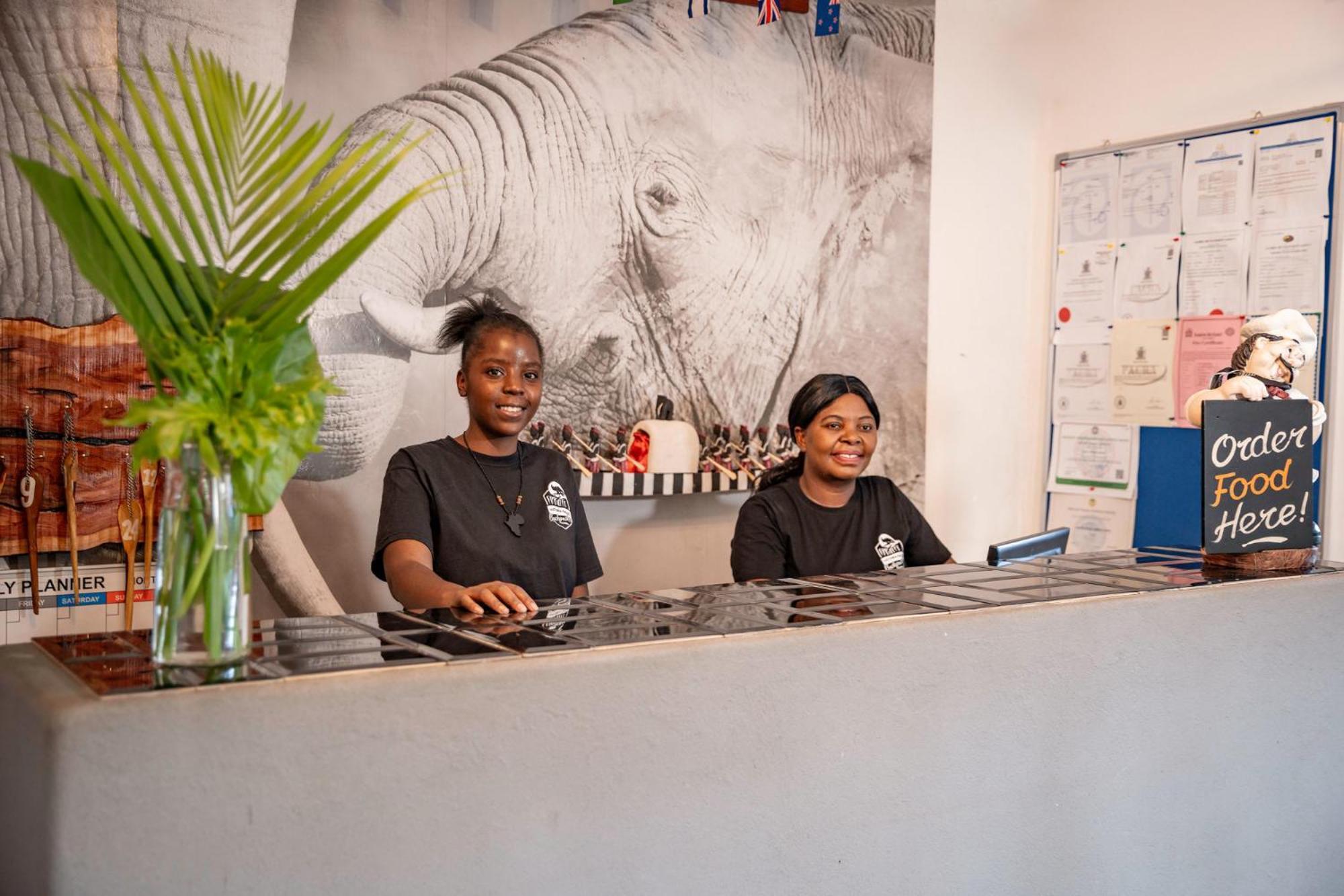 Victoria Falls Backpackers Zambia リビングストン エクステリア 写真